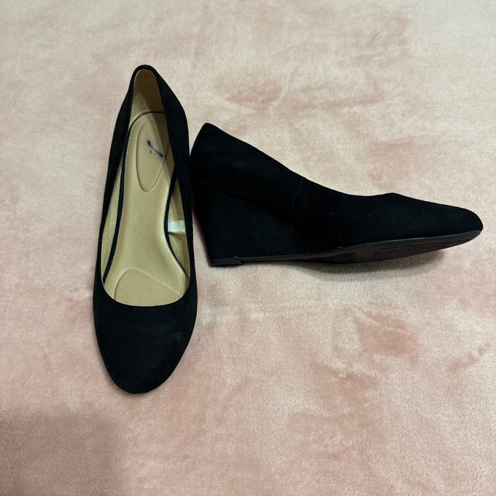 Elegant Black Wedge Shoes